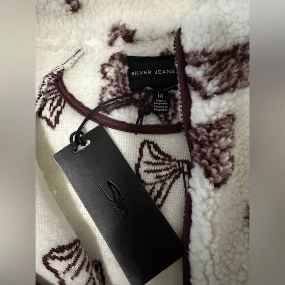 ✨NWT✨ Silver Jeans Co: Sherpa- Size 1X (pit to pit approx 24.5 inches) - Picture 3 of 9